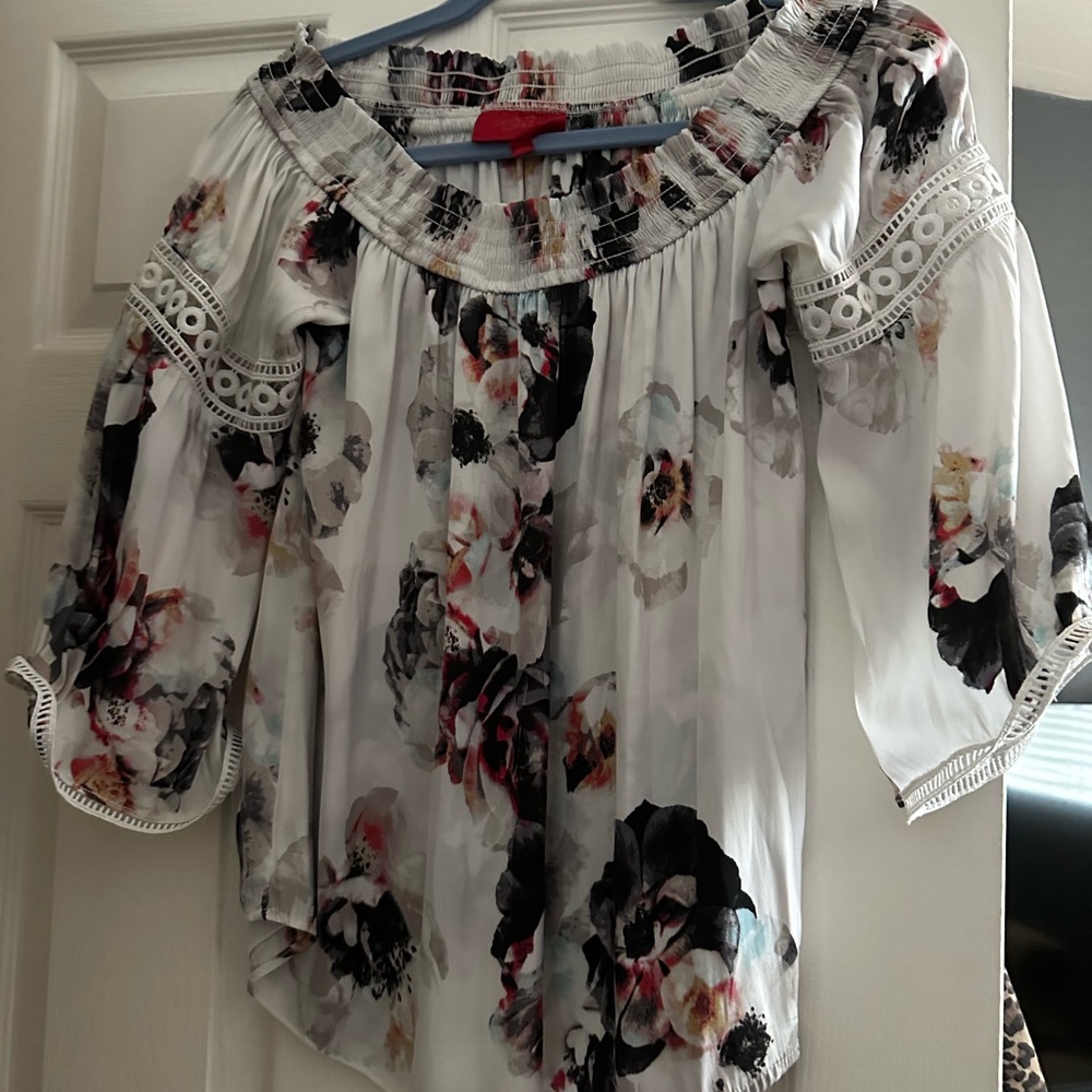 Jennifer Lopez White Off-Shoulder Floral Blouse with Black & Pink Accents